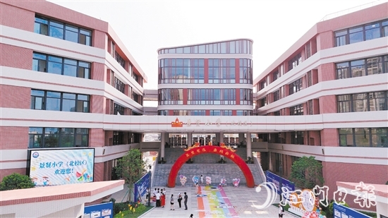 開學(xué)第一天，景賢小學(xué)（北校區(qū)）正式啟用。