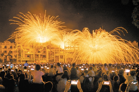 精彩的“火秀”表演讓人嘆為觀止。