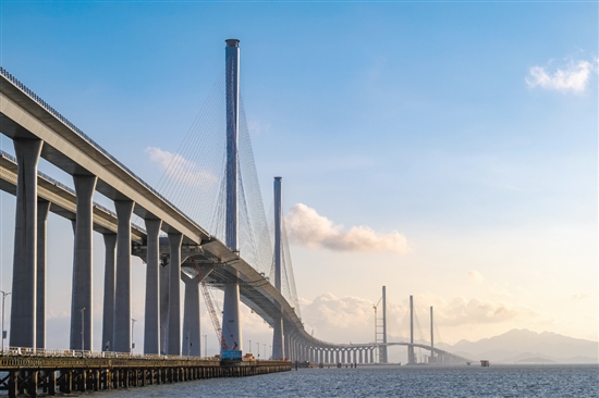 與海天完美融合的黃茅?？绾Ｍǖ?。