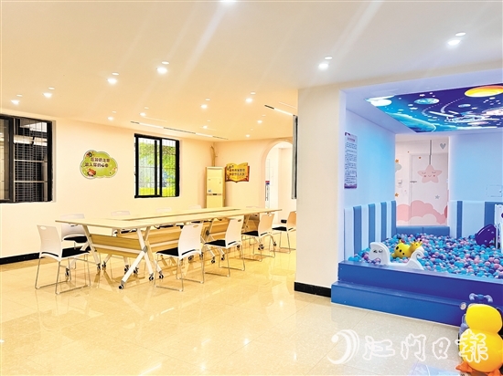 中福社區(qū)舉辦紙傘手繪課堂活動，豐富居民日常生活。