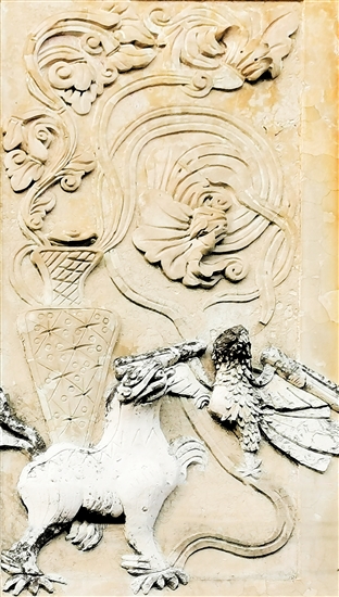 白沙鎮(zhèn)龍安村水泥雕是臺山華僑建筑的一大特色。