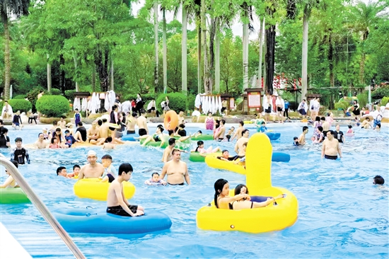 恩平各大溫泉景區(qū)讓游客度過(guò)一個(gè)溫暖的春節(jié)。