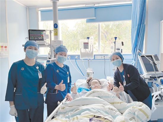 患者順利撤離ECMO，并為醫(yī)護人員點贊。