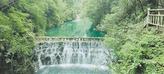 恩施大峽谷以其震撼人心的自然景觀和豐富的喀斯特地貌著稱于世。