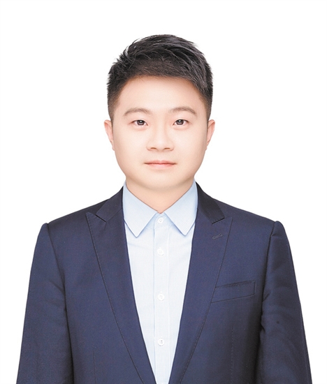 江門市青年企業(yè)家聯(lián)合會(huì)常務(wù)副會(huì)長(zhǎng)、江門市長(zhǎng)河化工實(shí)業(yè)集團(tuán)有限公司總經(jīng)理趙立衡