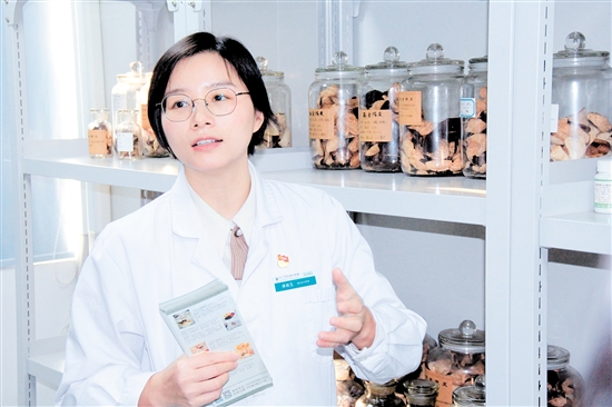 藥學部負責人譚娥玉 藥學部負責人譚娥玉