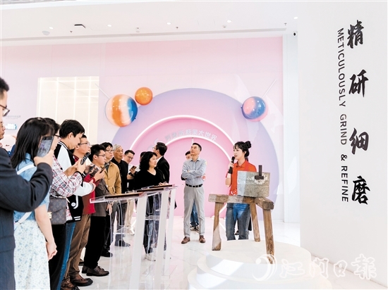 禮樂(lè)街道組織企業(yè)家們參觀金多多糖果樂(lè)園。