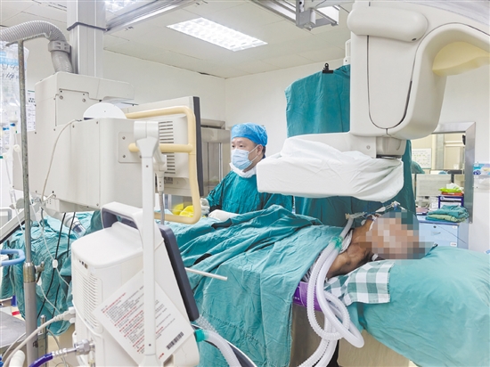 此次上腔靜脈支架置入術(shù)僅耗時(shí)30分鐘。