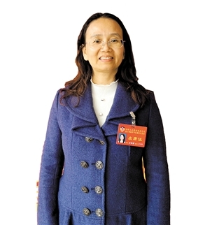 開平市政協(xié)委員、沙岡初級中學副校長關艷梨