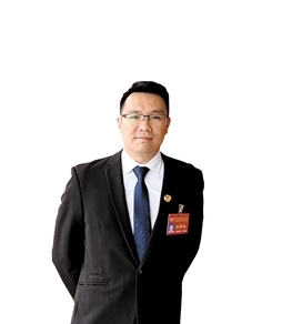 開平市政協(xié)委員、民盟開平市委員會專職副主委張偉津