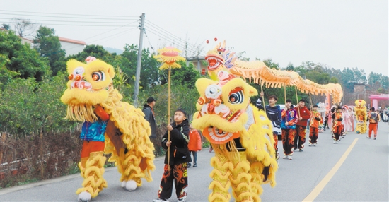 本次嘉年華包括金龍、醒獅、“花仙子”巡游等活動內(nèi)容。