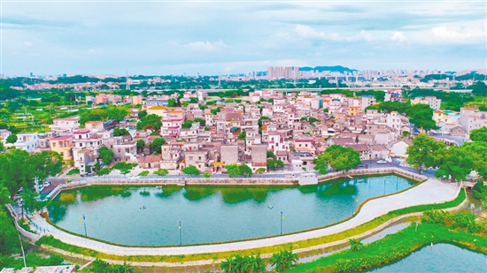 霄南村的鮮卑文化、甘和茶、青磚屋等文化特色及良好的村容村貌是其得天獨厚的文旅資源。