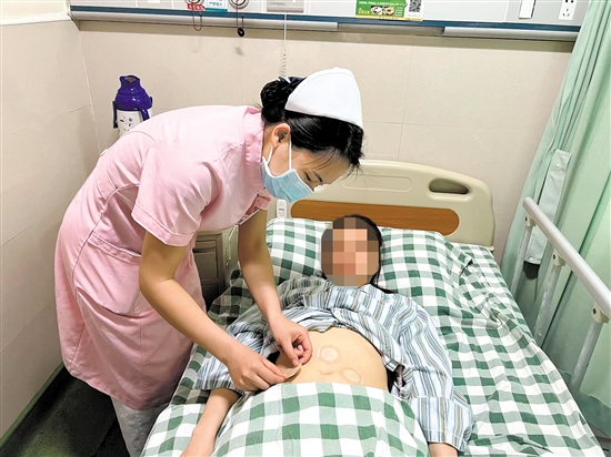 中醫(yī)特色療法治療脾虛患者。