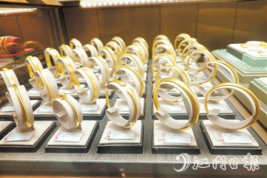 江門多家品牌金店金飾價格上漲。