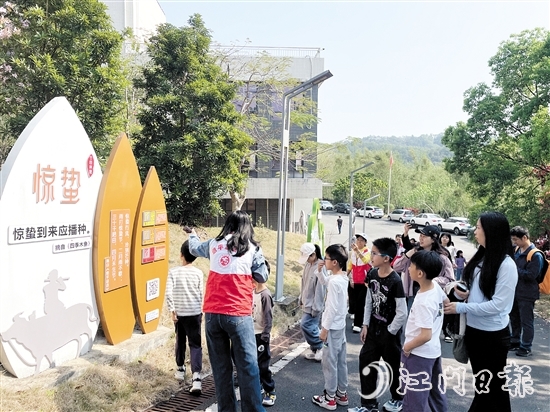 同學(xué)們通過圖文了解節(jié)氣知識(shí)。