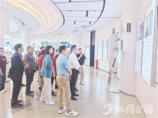 考察團(tuán)一行參觀恩平泉林飛行主題館。