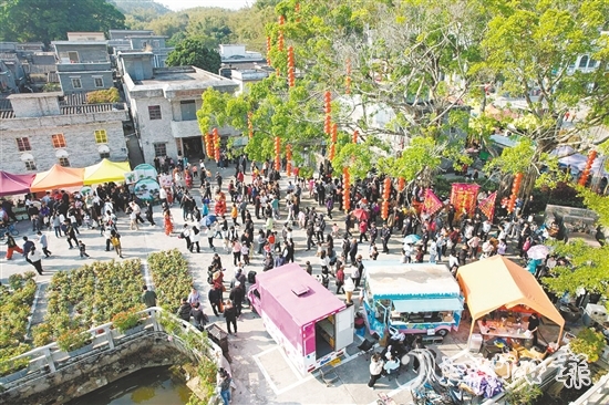 2024年，逾50萬(wàn)人次游客在桂水村流連于僑村書(shū)屋、青年部落、濕地花海與非遺展演之間。