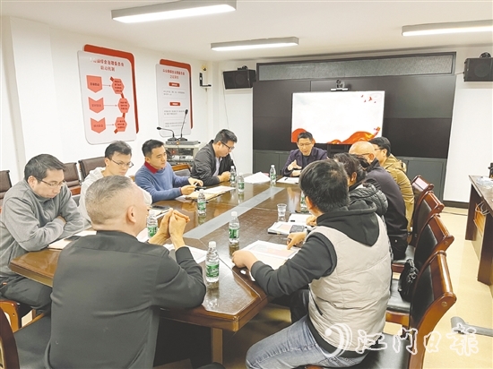 斗山鎮(zhèn)迅速組織司法所、農(nóng)辦、規(guī)劃辦、國(guó)土所、派出所、綜合行政執(zhí)法部門等召開分析研判會(huì)議。