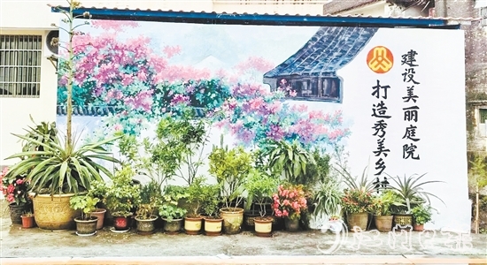 大崗村“美麗庭院”主題墻繪為村莊增色不少。