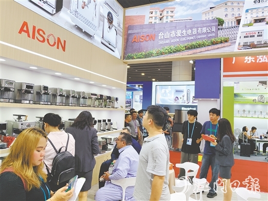 來自臺山的23家企業(yè)相繼亮相第137屆廣交會，在42個(gè)展位展示“臺山制造”實(shí)力。