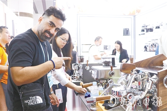 江門市美茲智能科技有限公司生產(chǎn)的咖啡機(jī)備受客商青睞。