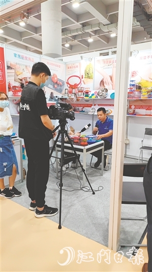 江門(mén)市眾鑫家居用品有限公司總經(jīng)理周慶兵 江門(mén)市眾鑫家居用品有限公司總經(jīng)理周慶兵