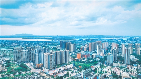 鶴山擁有廣闊的發(fā)展空間、扎實的產(chǎn)業(yè)基礎(chǔ)和良好的發(fā)展勢頭。圖為鶴山城區(qū)。