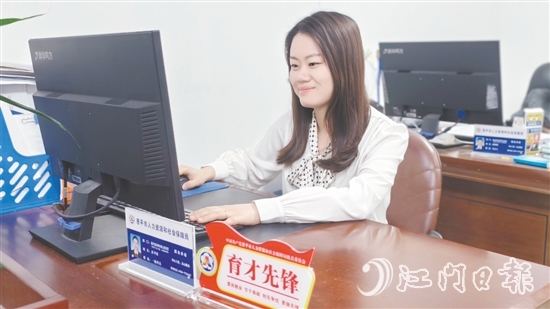 “人社先鋒”亮牌，發(fā)揮示范效應(yīng)。