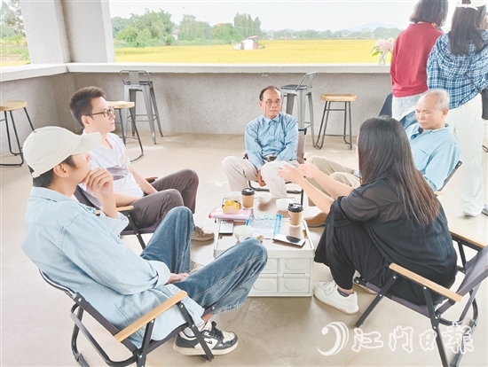 經(jīng)過(guò)修葺的謝永寬故居不僅在庭院設(shè)計(jì)上融入紅色文創(chuàng)元素，還在周邊創(chuàng)新引入稻田咖啡館業(yè)態(tài)。