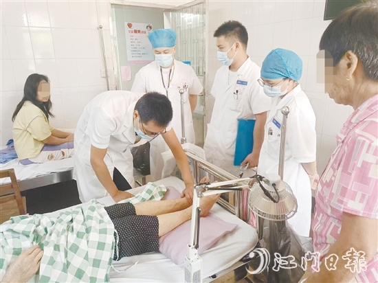 水步鎮(zhèn)衛(wèi)生院全力提升醫(yī)療服務(wù)水平，讓群眾在家門(mén)口就能享受三甲醫(yī)院專家的診療服務(wù)。