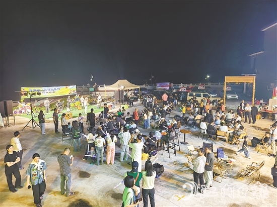 村咖音樂會(huì)現(xiàn)場既悅耳又好玩。