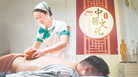 越來越多的人通過中醫(yī)調(diào)理來管理體重。