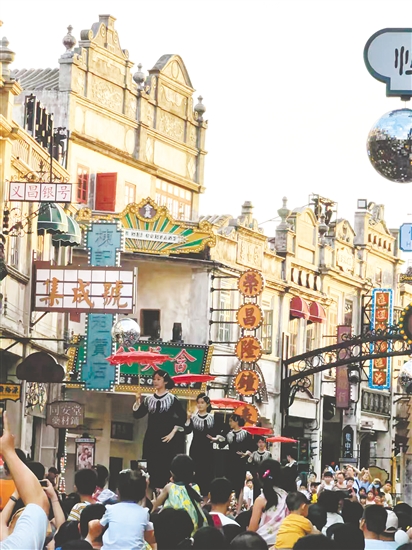 赤坎華僑古鎮(zhèn)游人如織。