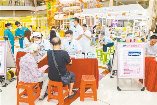 活動(dòng)為群眾提供義診及康復(fù)知識(shí)咨詢服務(wù)。