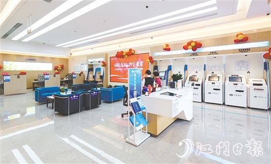 營(yíng)業(yè)廳環(huán)境煥然一新，功能分區(qū)清晰明確。