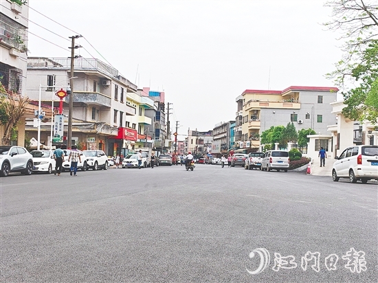 迎龍東路的改造極大地改善了當(dāng)?shù)厝罕姷某鲂袟l件。