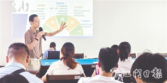 本次培訓(xùn)為就業(yè)困難人員等群體提供精準(zhǔn)就業(yè)指導(dǎo)。