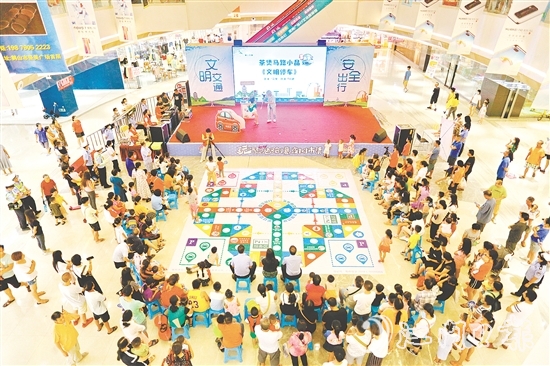 鶴山市有序開展、深化推進(jìn)全國(guó)文明城市創(chuàng)建十大專項(xiàng)整治及十大文明提升行動(dòng)，全面提升城市精細(xì)化管理水平。