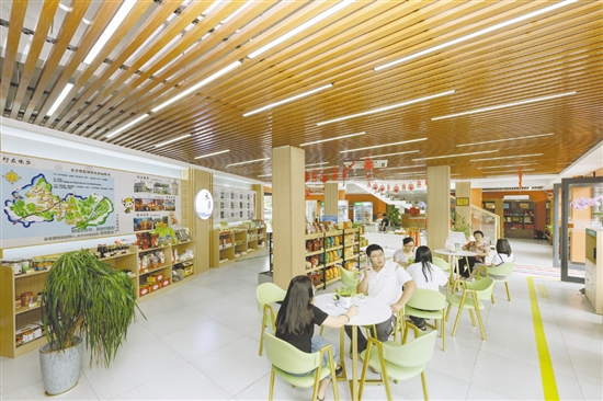 水步美麗圩鎮(zhèn)客廳、人才驛站定期舉辦各種主題展覽。