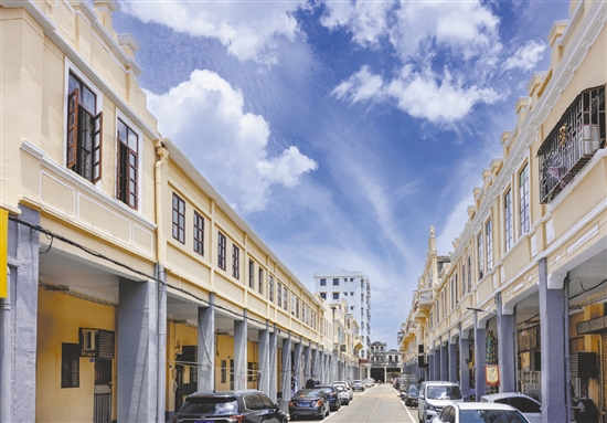 改造后的中山路保持老建筑的原有風(fēng)貌，同時融入現(xiàn)代設(shè)計元素，使整個街區(qū)既保留歷史韻味又符合現(xiàn)代審美。