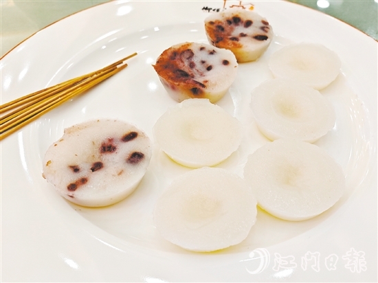 缽仔糕晶瑩剔透、滑嫩彈潤。