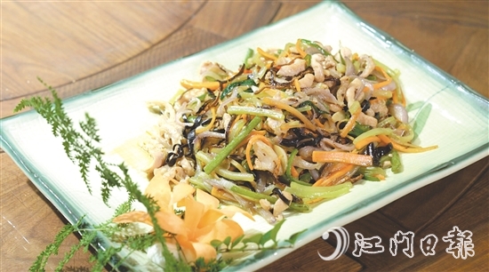 陳皮五彩絲色彩斑斕、口感豐富。