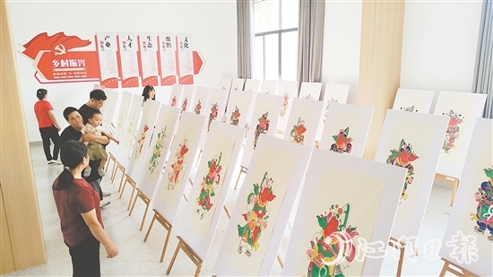 政校企三方將整合政府政策扶持、高校學(xué)術(shù)研究及企業(yè)市場(chǎng)資源，通過(guò)技藝創(chuàng)新、品牌打造與數(shù)字化推廣，為司前木板年畫(huà)傳承注入新活力。