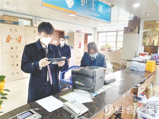 江門(mén)農(nóng)商銀行及時(shí)解決客戶(hù)急需辦理社?？ㄐ枨?。