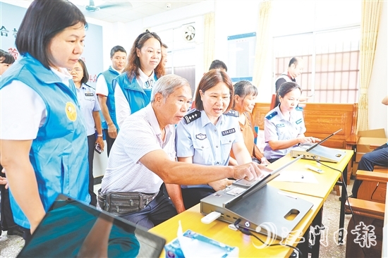 恩平公安戶政部門主動將“辦證專場”開進廠區(qū)、社區(qū)。