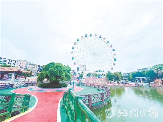 位于三埠文化公園的開平第一個(gè)摩天輪正式向公眾開放。