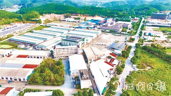 羅坑鎮(zhèn)不斷完善工業(yè)園區(qū)基礎(chǔ)設(shè)施建設(shè)。