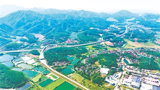 羅坑鎮(zhèn)交通區(qū)位優(yōu)勢日益突出，為當?shù)禺a(chǎn)業(yè)發(fā)展提供有力支撐。