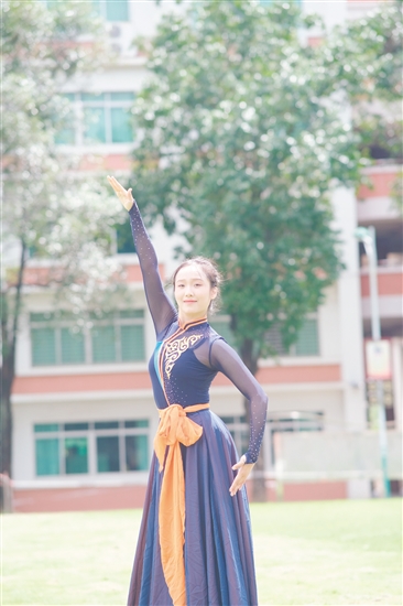 盧穎芝減重前后對(duì)比。