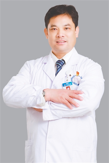 人物檔案：徐裕海，康復(fù)醫(yī)學(xué)科?？浦魅?，理療副主任技師，從業(yè)31年，黨齡27年。